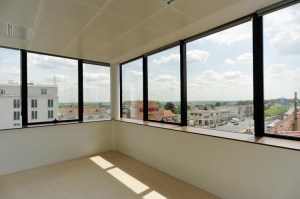 Aménagement de la plateforme sociale d'Athis-Mons: bureau d'angle Réalisation EMMANUELLE LE CHEVALLIER ARCHITECTE