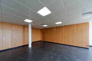 Aménagement de la plateforme sociale d'Athis-Mons: accès aux bureaux. Réalisation EMMANUELLE LE CHEVALLIER ARCHITECTE