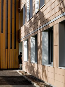 L'ENTREE DE L'INTERNAT REHABILITATION THERMIQUE ECOLE SAINTE GENEVIEVE ATELIER D'ARCHITECTURE ELC