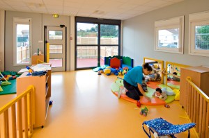 Crèche modulaire à Montreuil : l'espace des petits Réalisation EMMANUELLE LE CHEVALLIER architecte